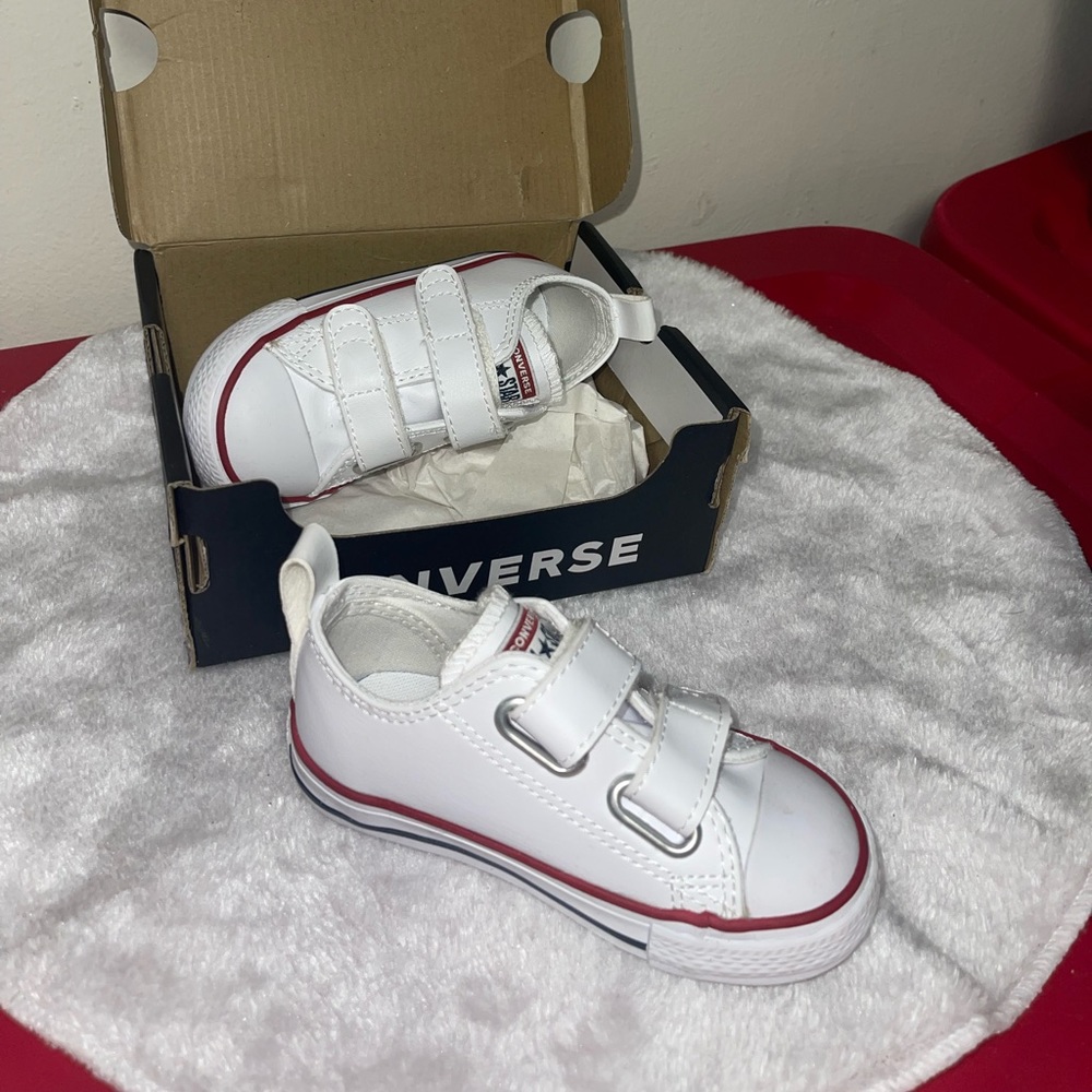 These are Converse for kids they are unisex size 6 for a Toddler